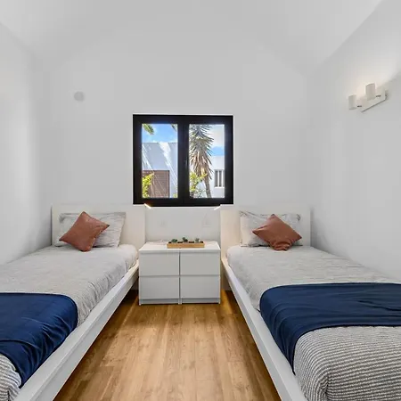 Vakantiehuis Home2book Design House Bastian *