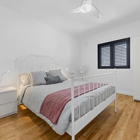 Home2book Design House Bastian *