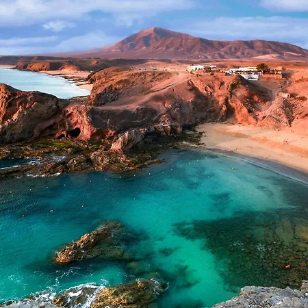 Home2book Design House Bastian