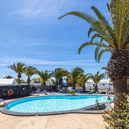 Home2book Design House Bastian