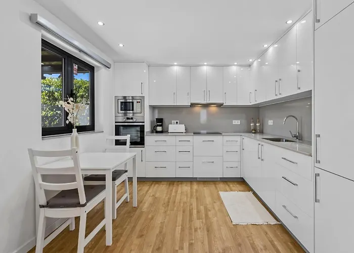 Home2book Design House Bastian Semesterbostad