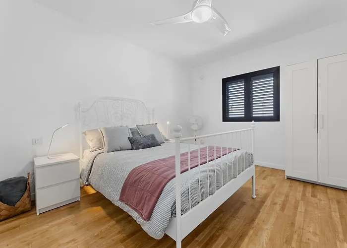 Home2book Design House Bastian *