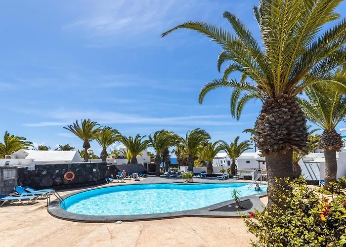 Home2book Design House Bastian