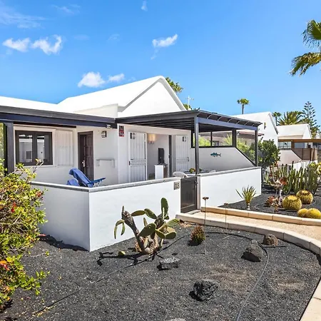 Home2book Design House Bastian