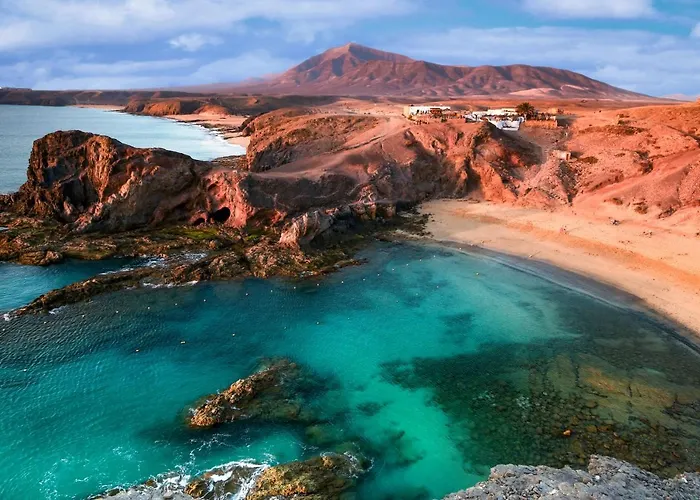 Home2book Design House Bastian